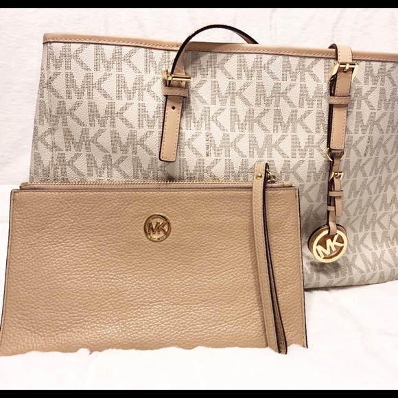 MK Leather Wristlet - Picture 4 of 8